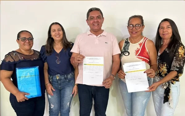 Prefeito Rinaldo Cipriano anuncia aumento de 15% no piso salarial dos Professores